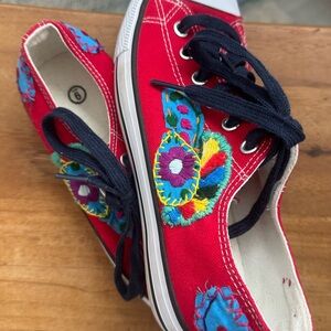 Vibrant Red Embroidered Compass cap toe sneakers Size 9